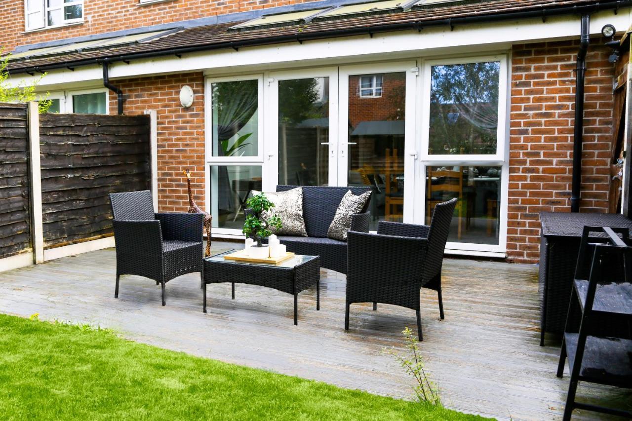 Villa Cozy Townhouse In The Heart Of Greater Manchester Exterior foto