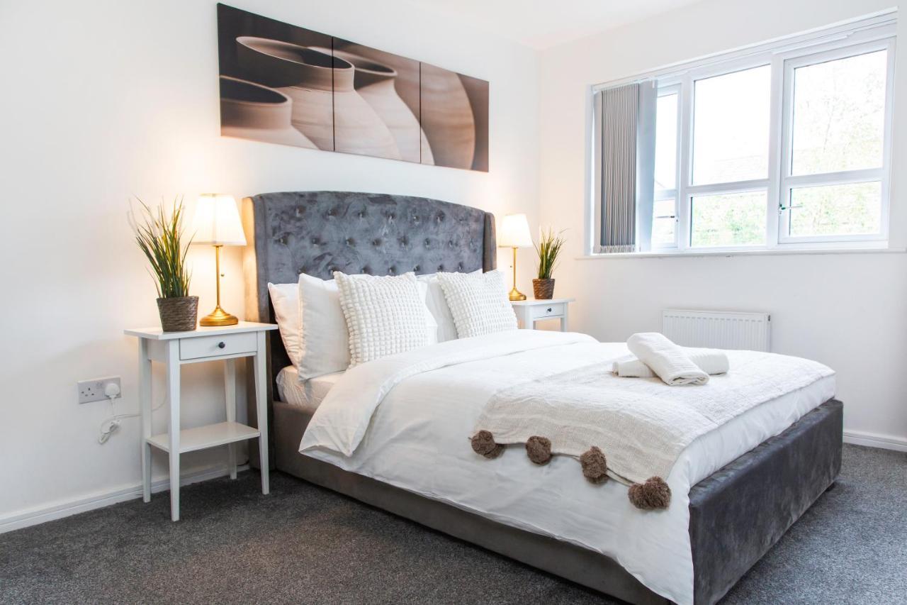 Villa Cozy Townhouse In The Heart Of Greater Manchester Exterior foto