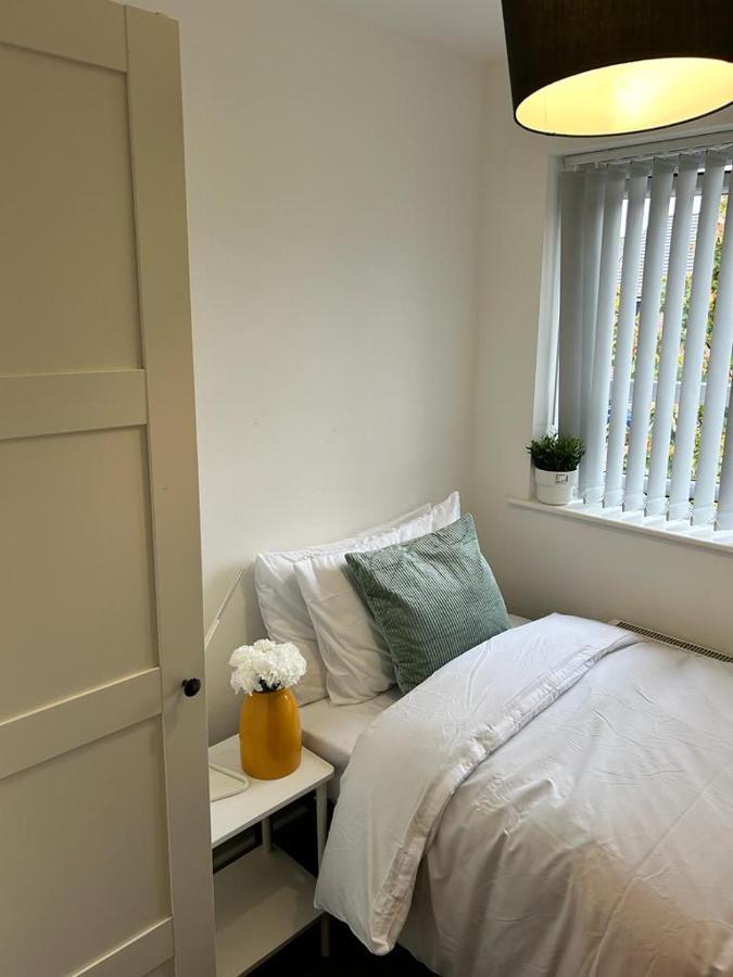 Villa Cozy Townhouse In The Heart Of Greater Manchester Exterior foto
