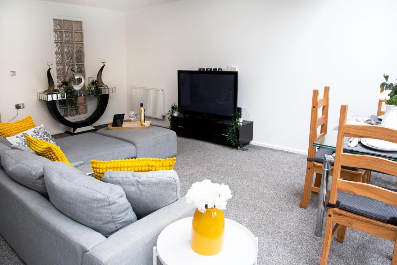 Villa Cozy Townhouse In The Heart Of Greater Manchester Exterior foto
