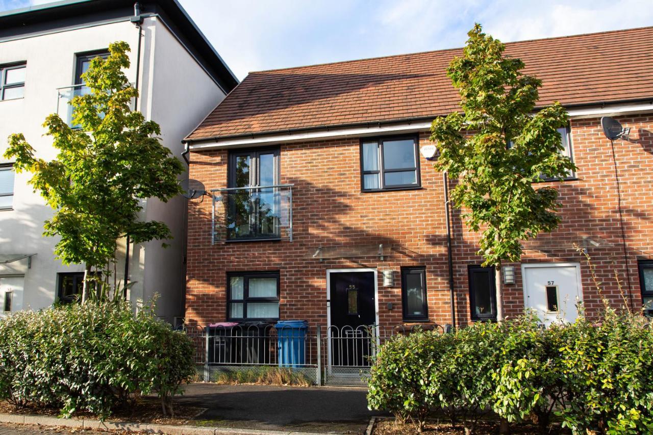 Villa Cozy Townhouse In The Heart Of Greater Manchester Exterior foto