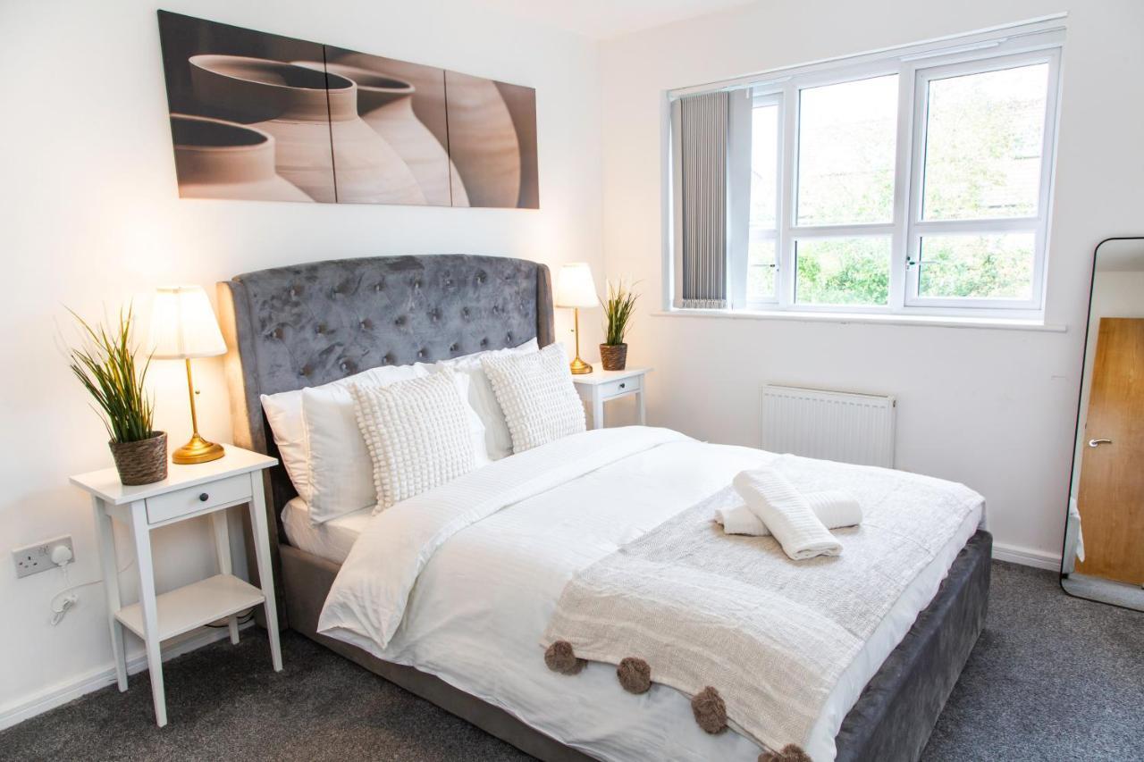 Villa Cozy Townhouse In The Heart Of Greater Manchester Exterior foto